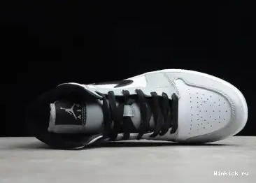 LIGHT JORDAN SMOKE 1 MID GREY AIR 0501
